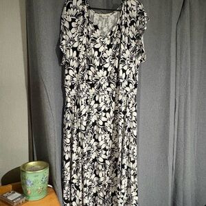C&C California Black and White Floral Maxi Dress